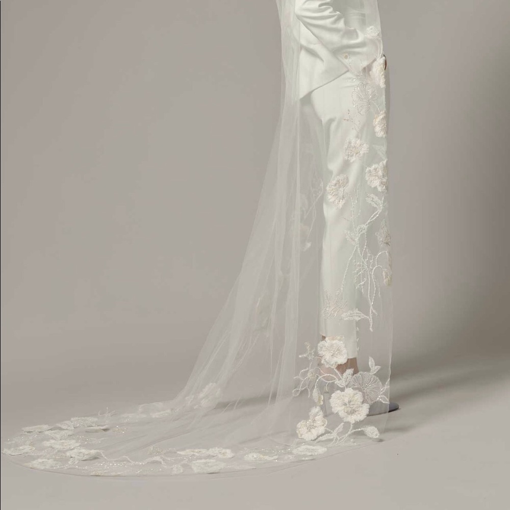 Floravere Meadow Floral Appliqué Veil